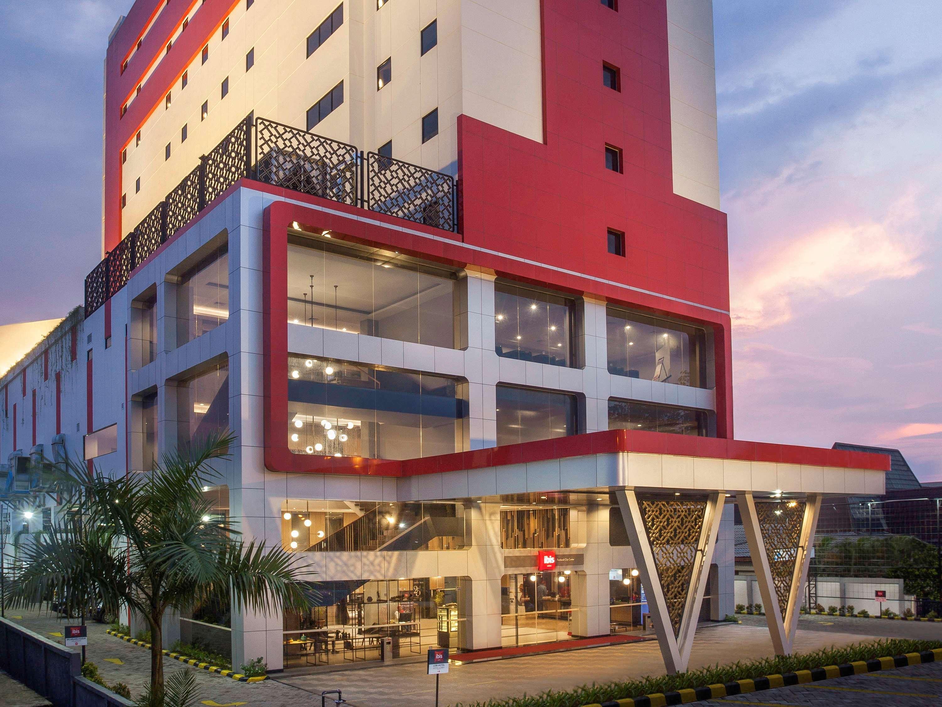 Ibis Pontianak City Center Extérieur photo