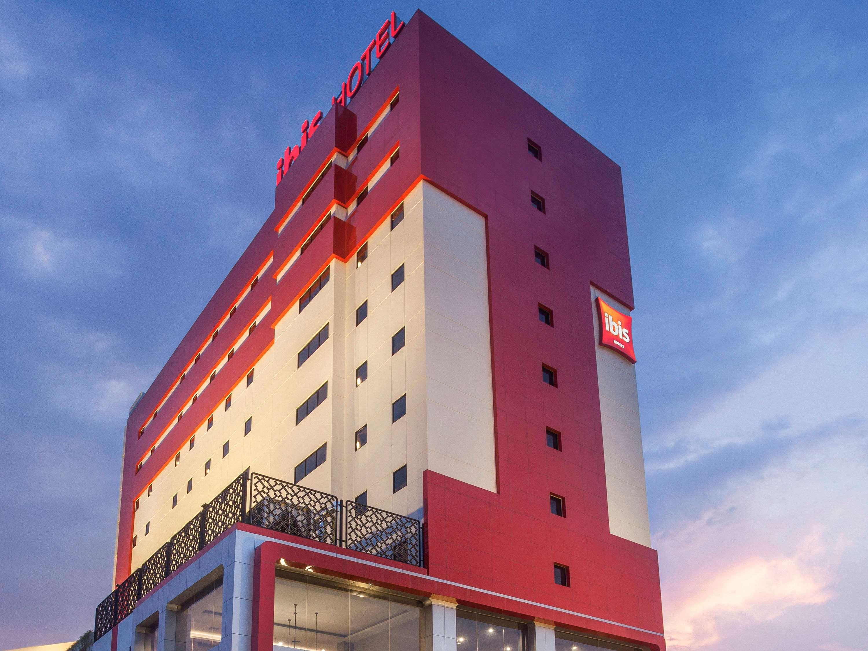 Ibis Pontianak City Center Extérieur photo