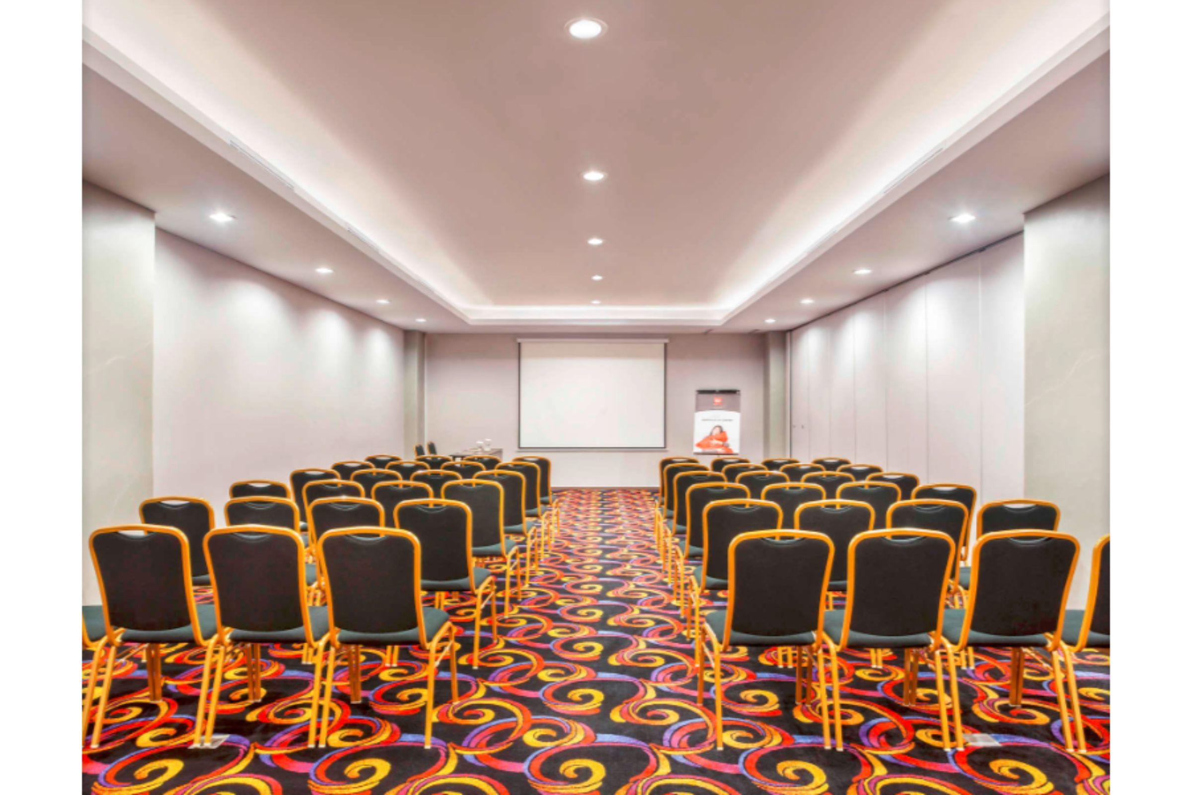 Ibis Pontianak City Center Extérieur photo