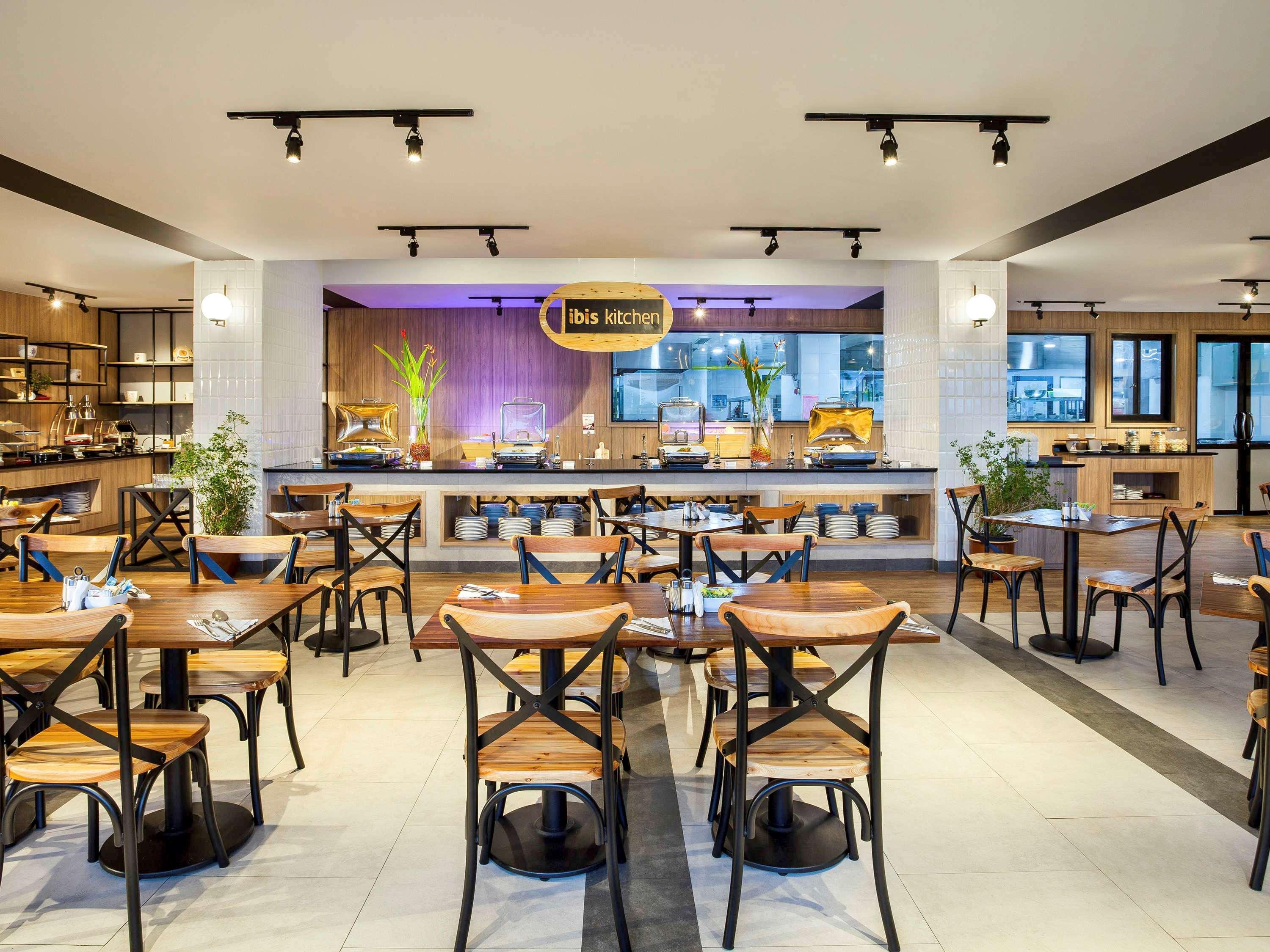 Ibis Pontianak City Center Extérieur photo
