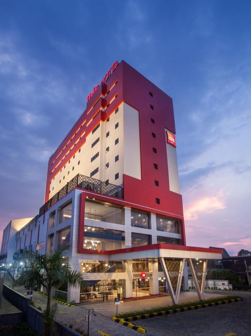 Ibis Pontianak City Center Extérieur photo