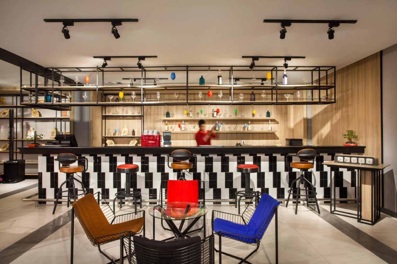 Ibis Pontianak City Center Extérieur photo